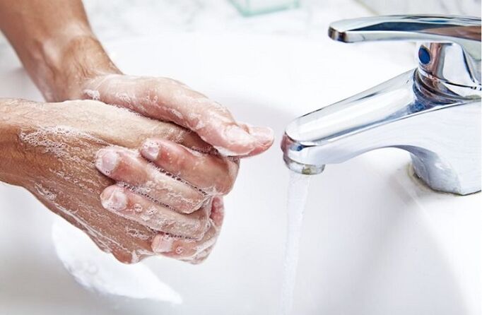измиване на ръцете, за да се предотврати заразяване с паразити
